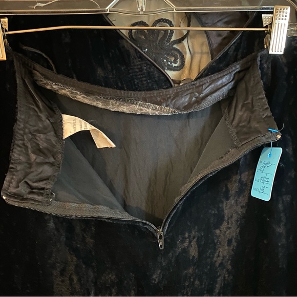 80s vtg Crushed Velvet Peplum Blazer + Skirt Set - Picture 10 of 15